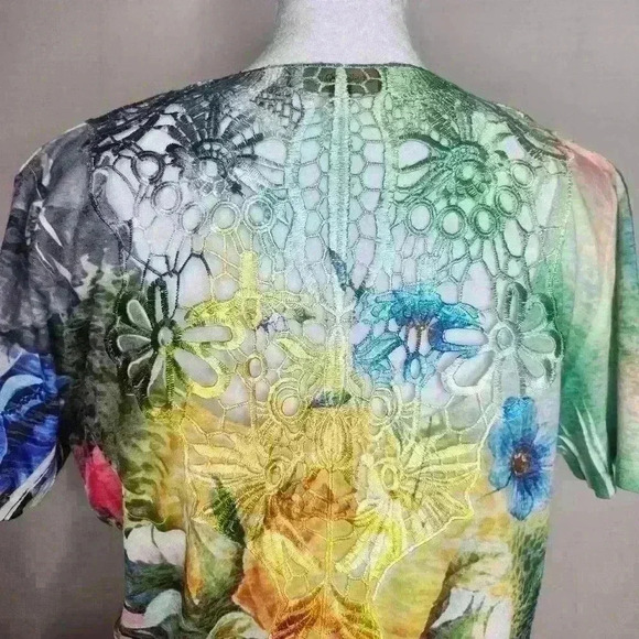 Christine Phillipe women's spring colored top embroidered back size medium - Picture 5 of 8